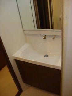 Wash basin, toilet. ~ New interior renovation ~