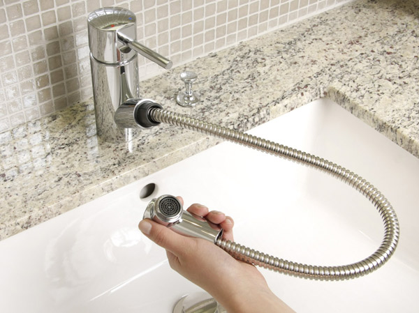 Bathing-wash room.  [Hand Shower Faucets] water temperature ・ Adjustable amount of water in one hand. Care is also easy because the head is with a hand shower that draw.