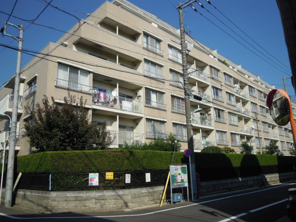 Local appearance photo. Apartment in a quiet residential area