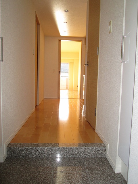 Entrance. Same property separate room