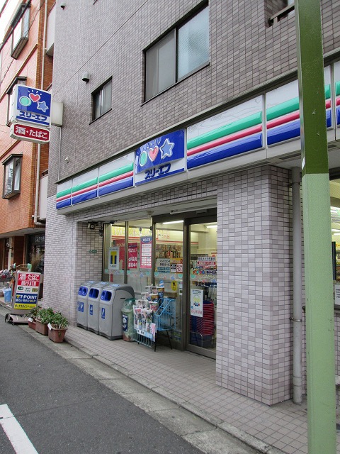 Convenience store. Three F Gakugeidaigaku Station store up to (convenience store) 552m