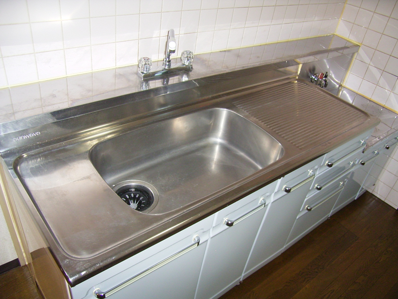 Kitchen. Gas stove 2 burners installed Allowed