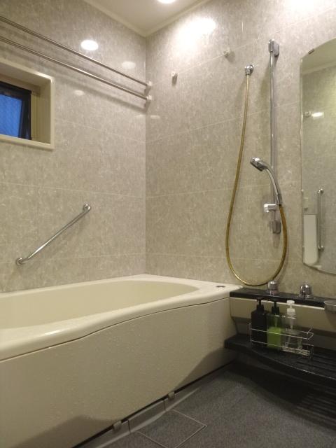 Bathroom. The bathroom has excellent ventilation There are ventilation window. ◎ full Otobasu, Adopt a bathroom dryer