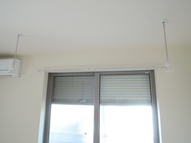 Security. Indoor clothes hook, Security shutters equipped