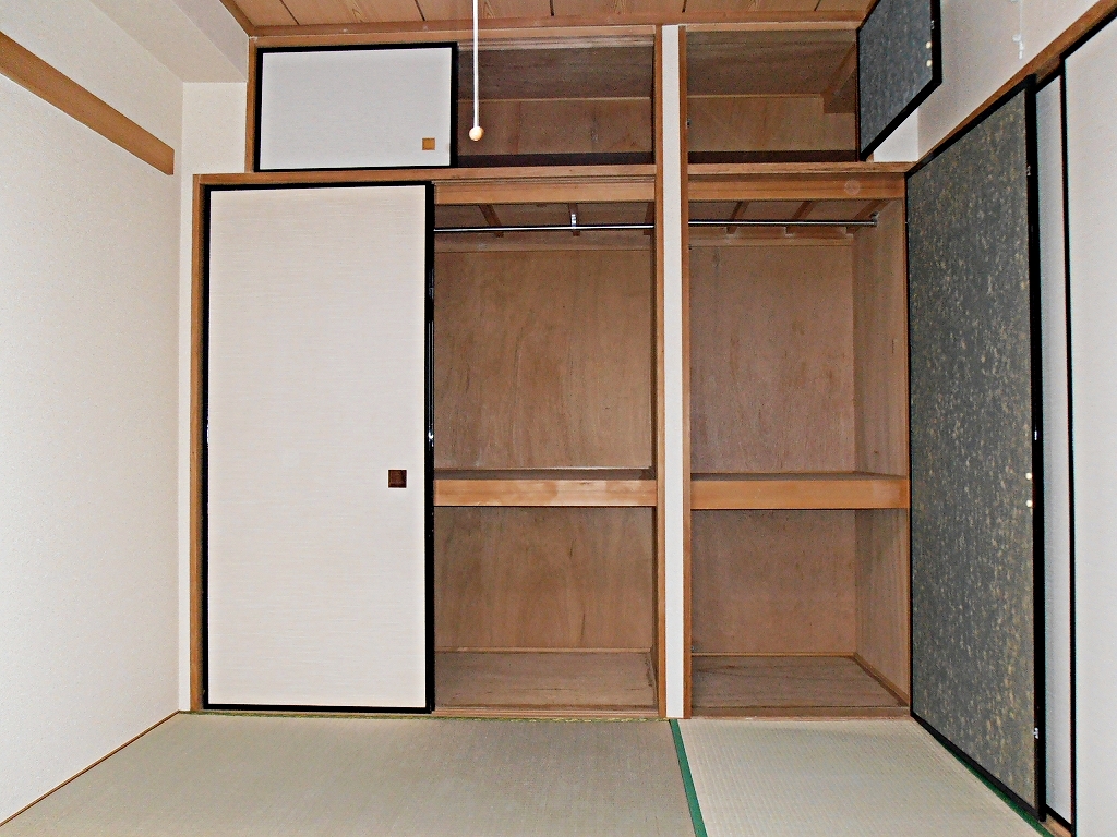 Receipt. Japanese-style storage Type closet