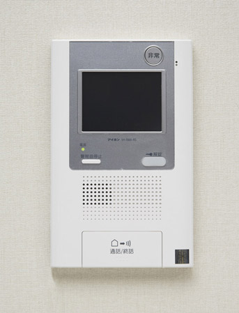 Security.  [Intercom with TV monitor] Adopt the intercom with color monitor that can handle while checking in voice and image the visitor. It is with recording function that visitors also can be confirmed at the time of absence.