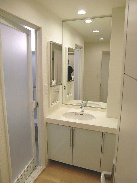 Wash basin, toilet