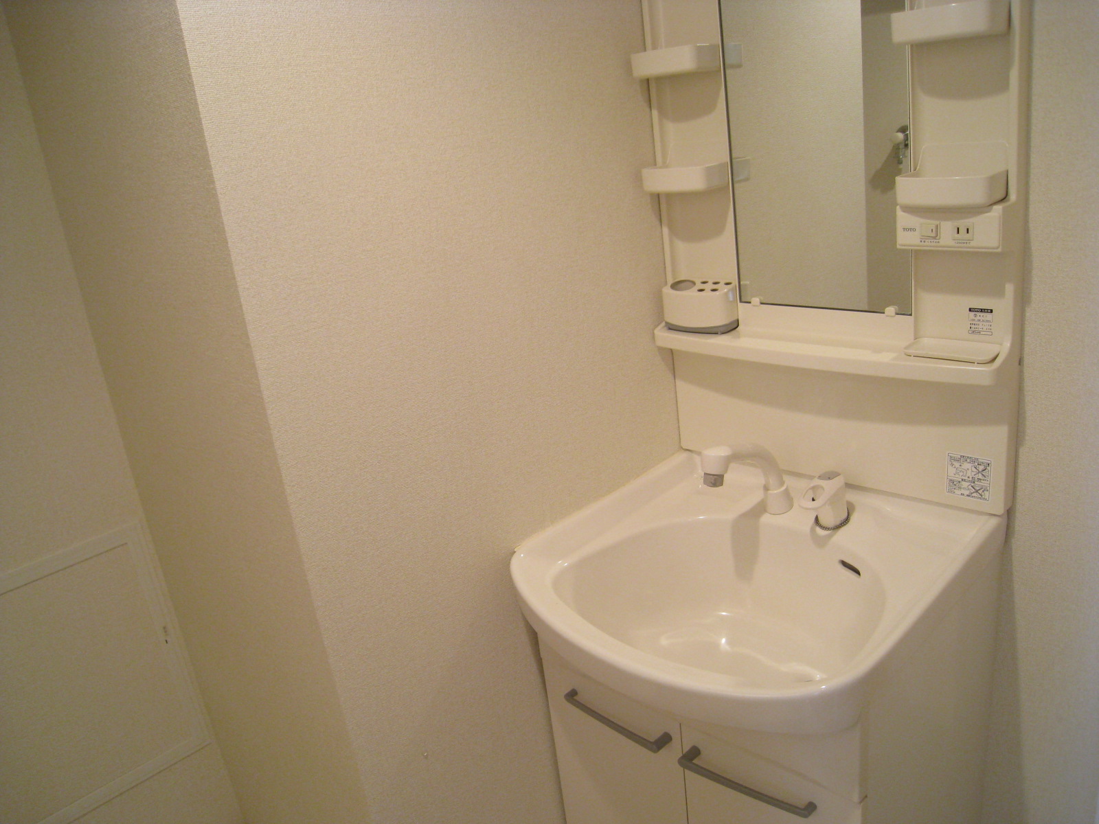 Washroom. Shampoo dresser (independent washroom)