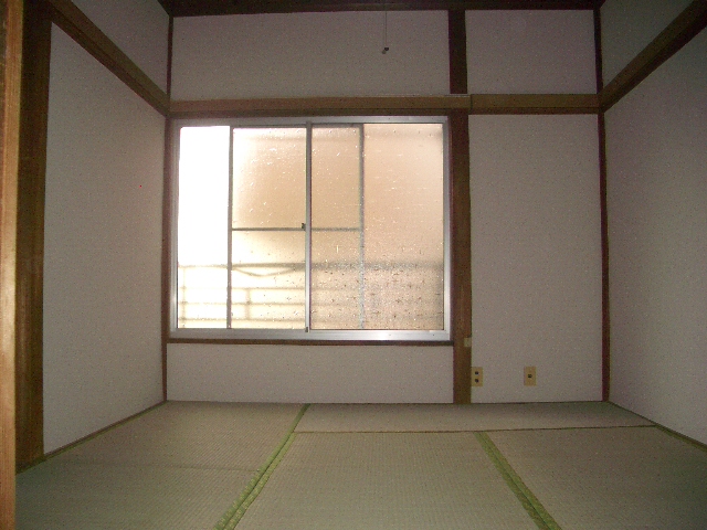 Living and room. Japanese-style room to settle! 