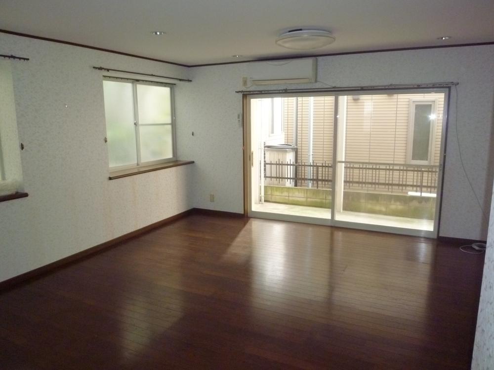 Living. Bright living room with south-facing on the first floor.