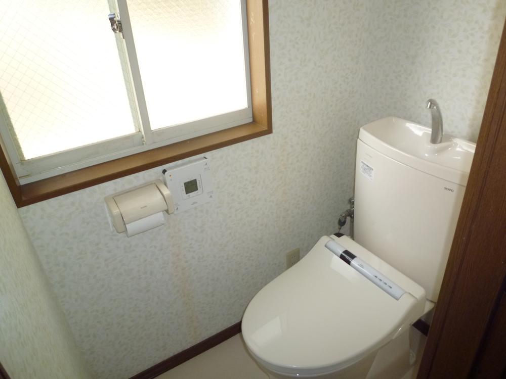 Toilet. Heisei has to replace the toilet bowl in 24 years in April. Water-saving ・ It is energy-saving.