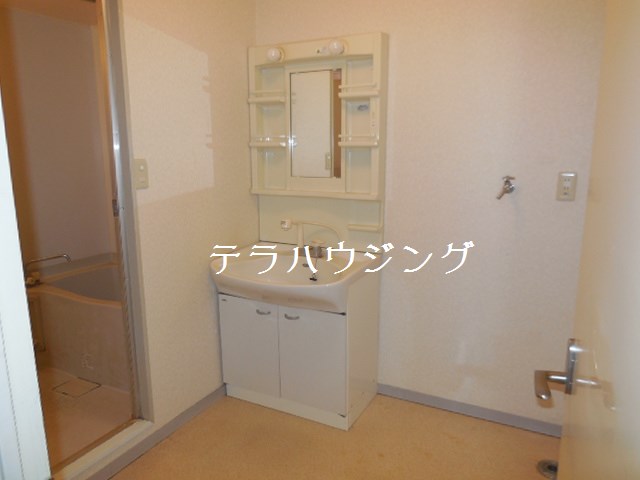Washroom. Also it comes with a separate wash basin ☆