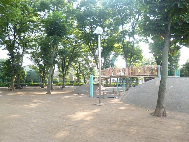 park. 123m up to municipal oil level park