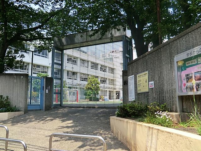 Primary school. 594m to Meguro Ward Sugekari Elementary School
