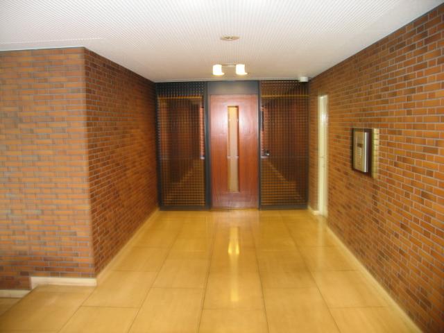Entrance. Common areas