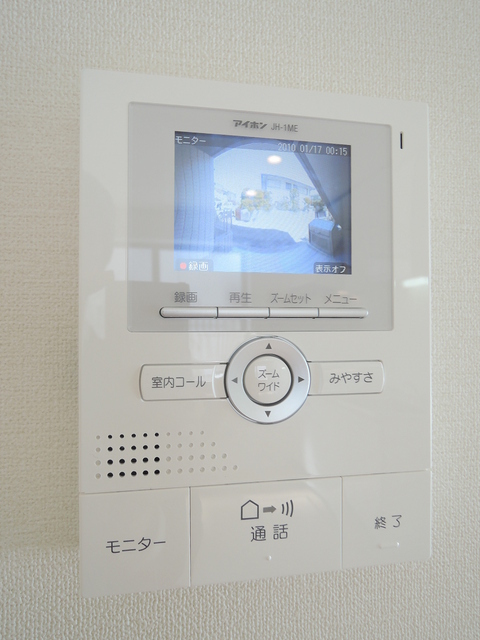 Security. Intercom with monitors that visitors can be seen at a glance