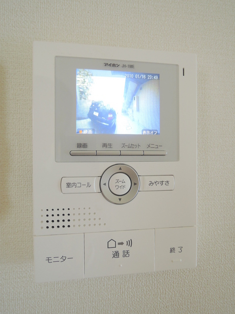 Security. Intercom with monitors that visitors can be seen at a glance