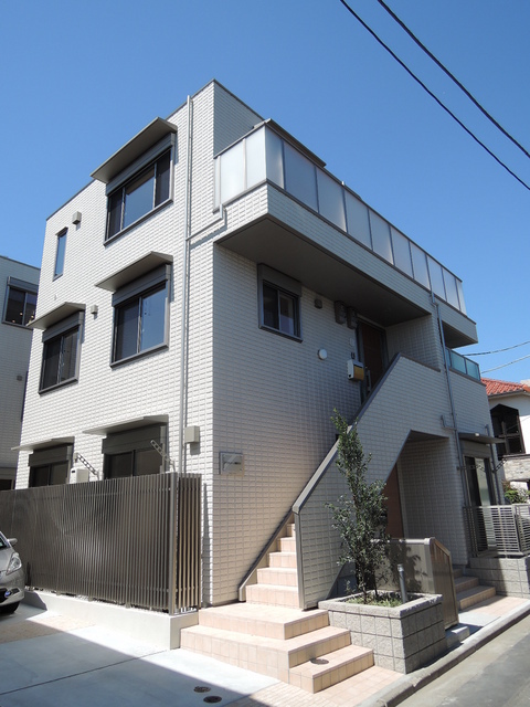Building appearance. Over to the Asahi Kasei of earthquake-resistant fireproof structure Belle Maison