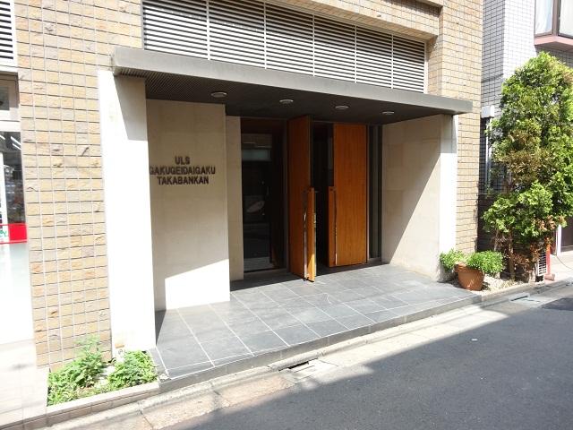 Entrance. Common areas