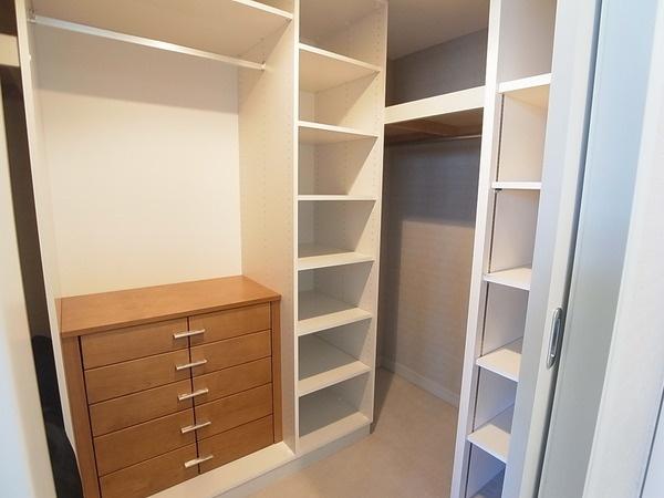 Receipt. 2.7 Pledge of walk-in closet