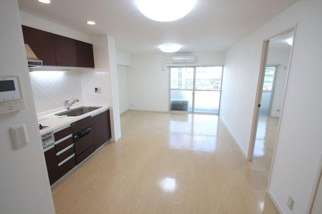 Living. LDK spacious 13.1 Pledge