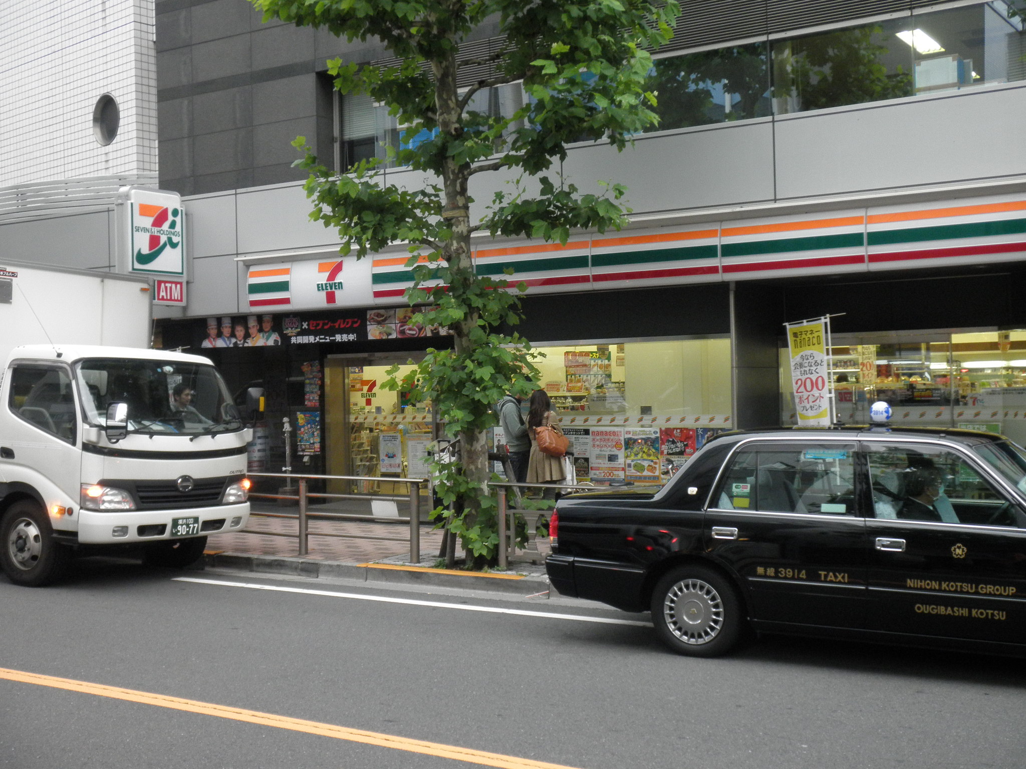 Convenience store. Seven-Eleven Akasaka 6-chome up (convenience store) 173m