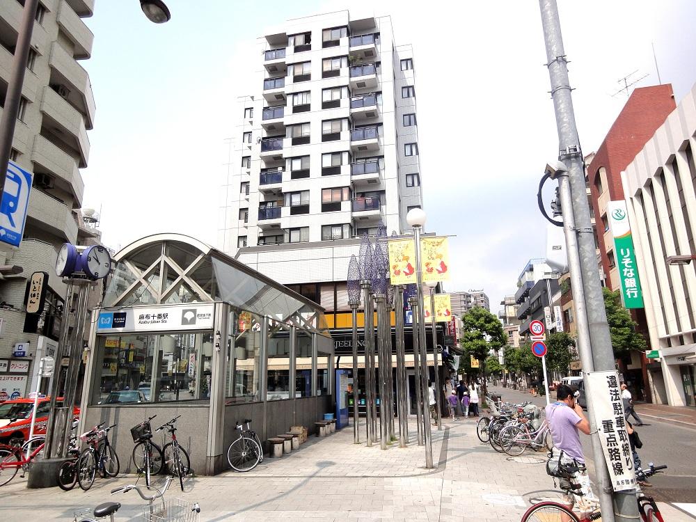 station. Azabujuban 1000m to the Train Station