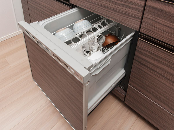 Kitchen.  [Built-in dishwasher] Reduce the burden of housework, The amount of water is less dishwasher to use compared to hand washing. Cleanup is easier, Room is born in time and.