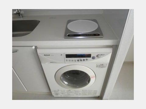 Kitchen. With drum-type washing and drying machine