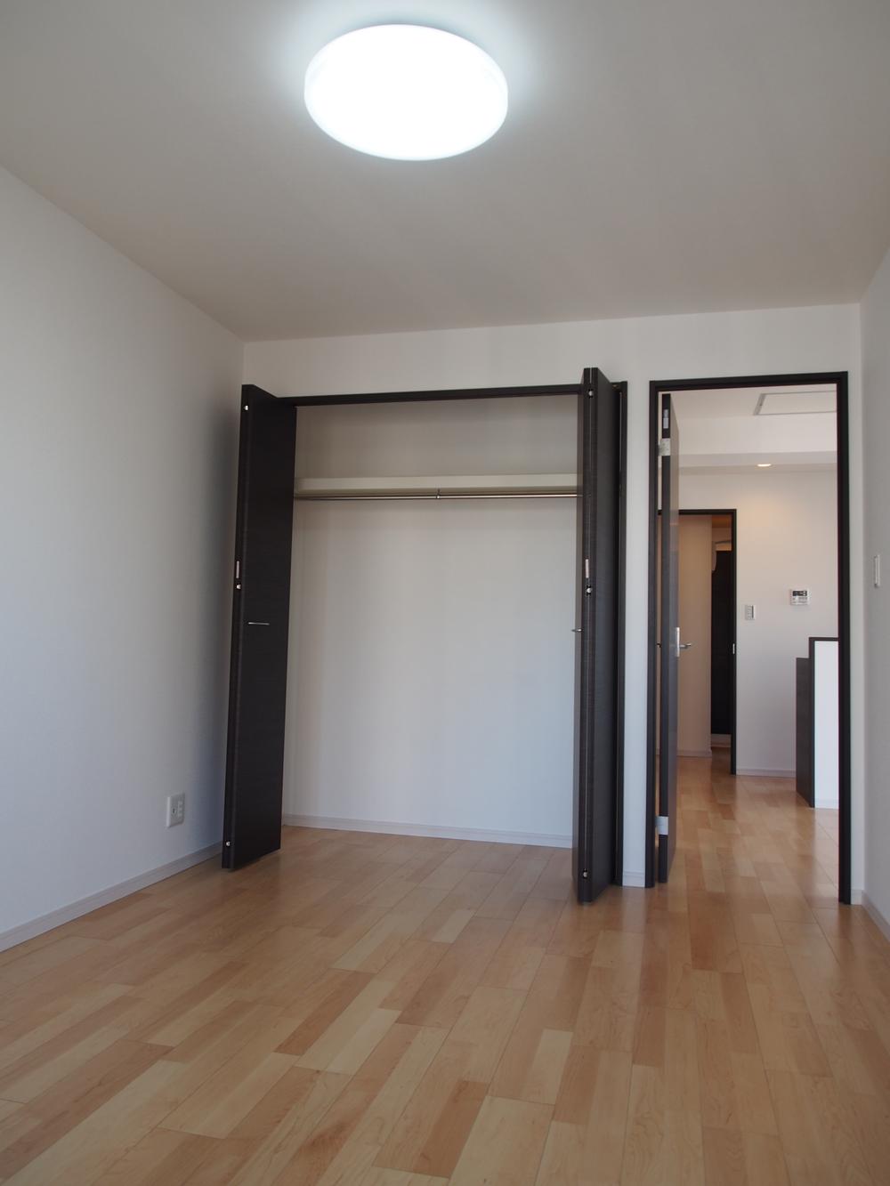 Non-living room. Indoor (12 May 2013) Shooting