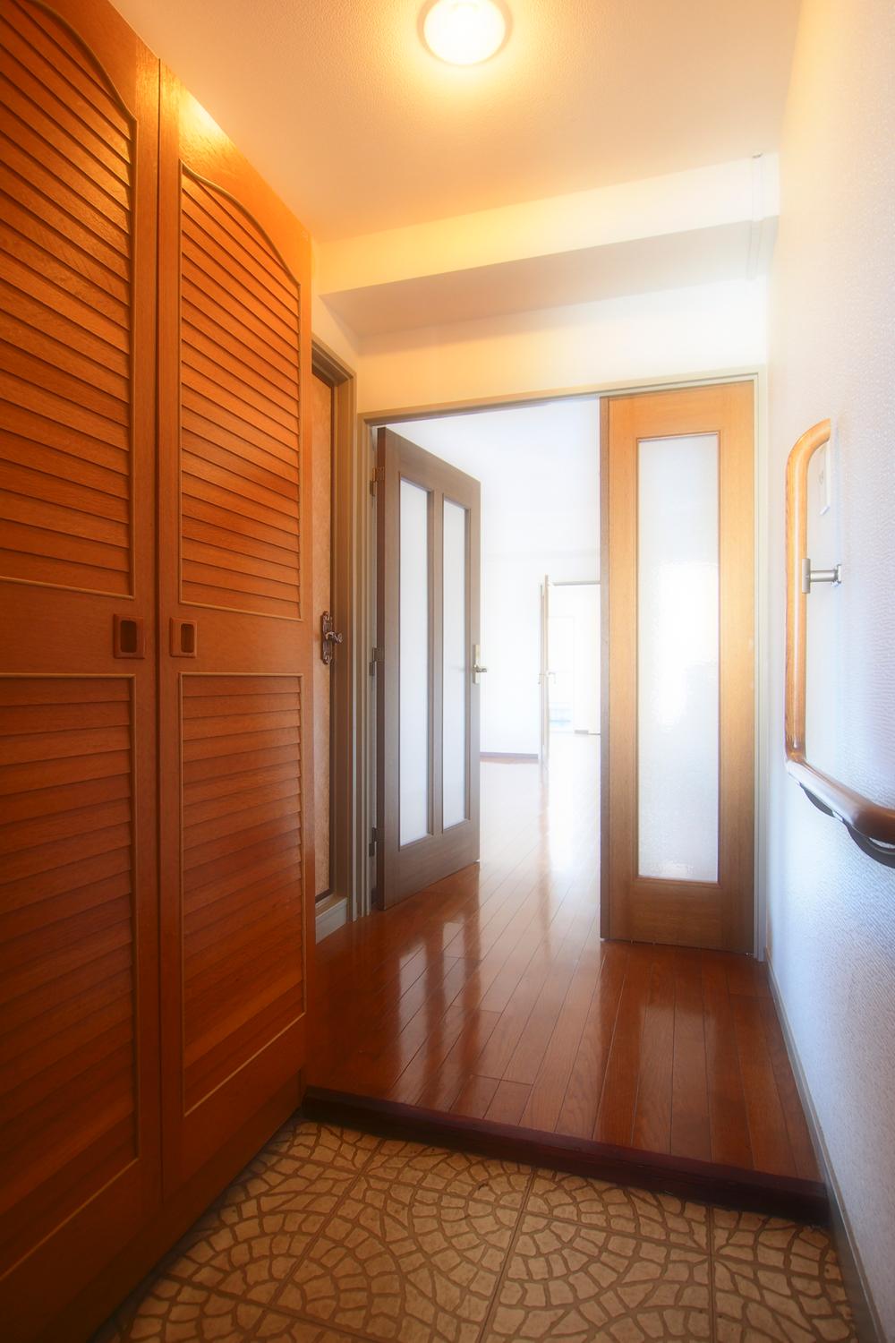 Entrance. Local (12 May 2013) Shooting