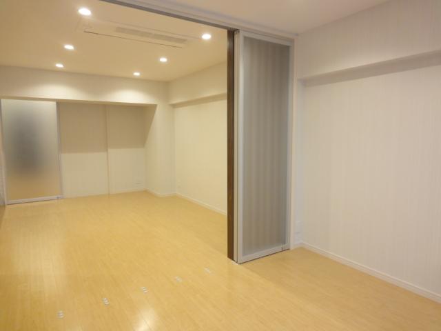 Living. Local (11 May 2013) Shooting