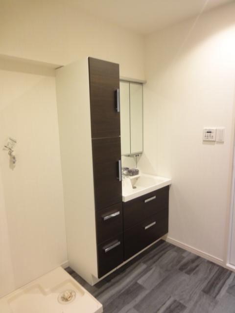 Wash basin, toilet. Local (11 May 2013) Shooting