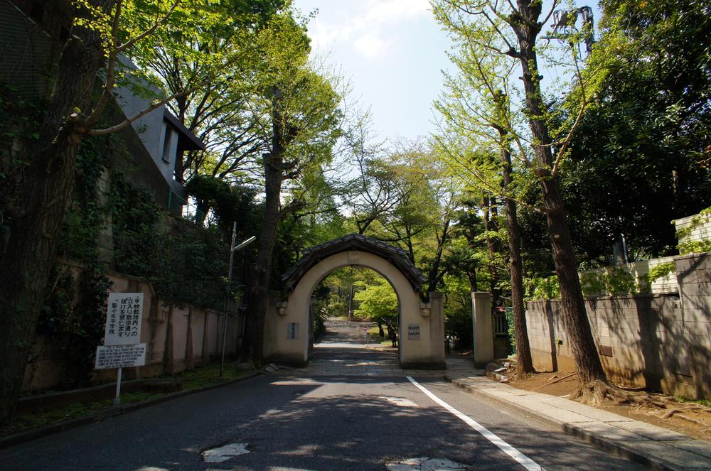 high school ・ College. Private Seishinjoshigakuin 495m to higher family