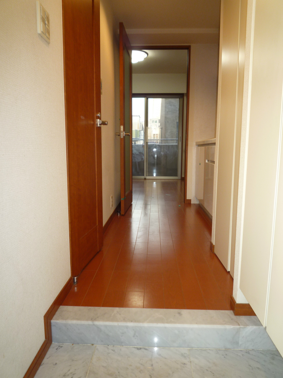 Entrance.  ※ Cleaning is a before photo of