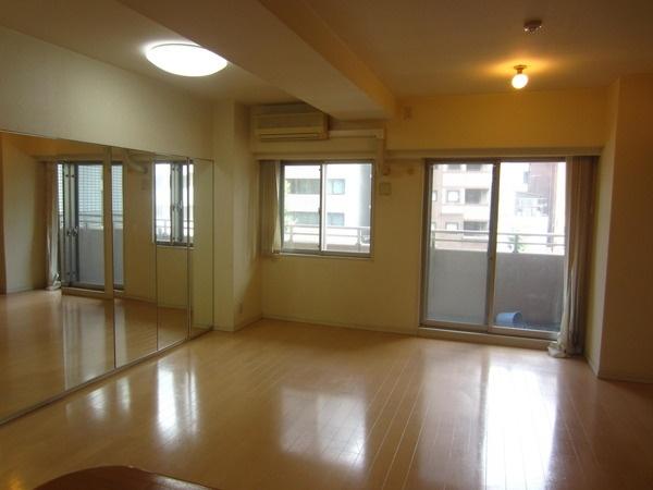 Living. (Building in the same specification living)