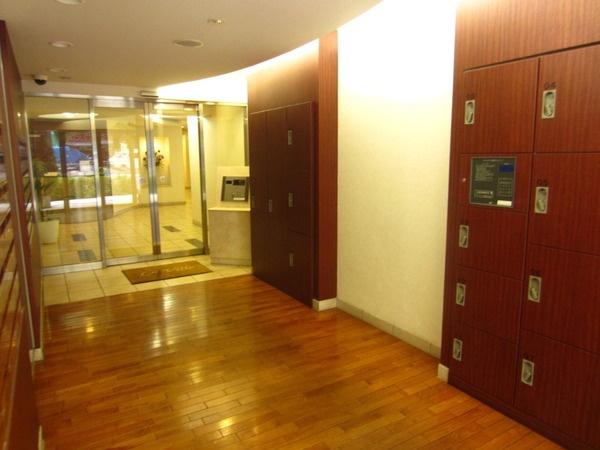 Entrance. Common areas