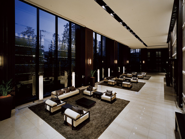 Shared facilities.  [Grand Lounge] Grand Lounge of Fukinuki boasts a ceiling height of about 7m. Subjected to paste full of profound feeling marble on the wall, We create a large space for grace in which sophisticated drifts.