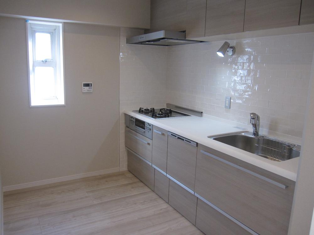 Kitchen. Indoor (12 May 2013) Shooting