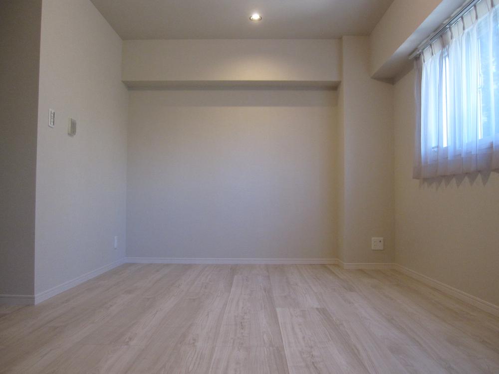 Non-living room. Indoor (12 May 2013) Shooting