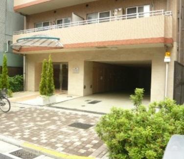 Entrance. Common areas