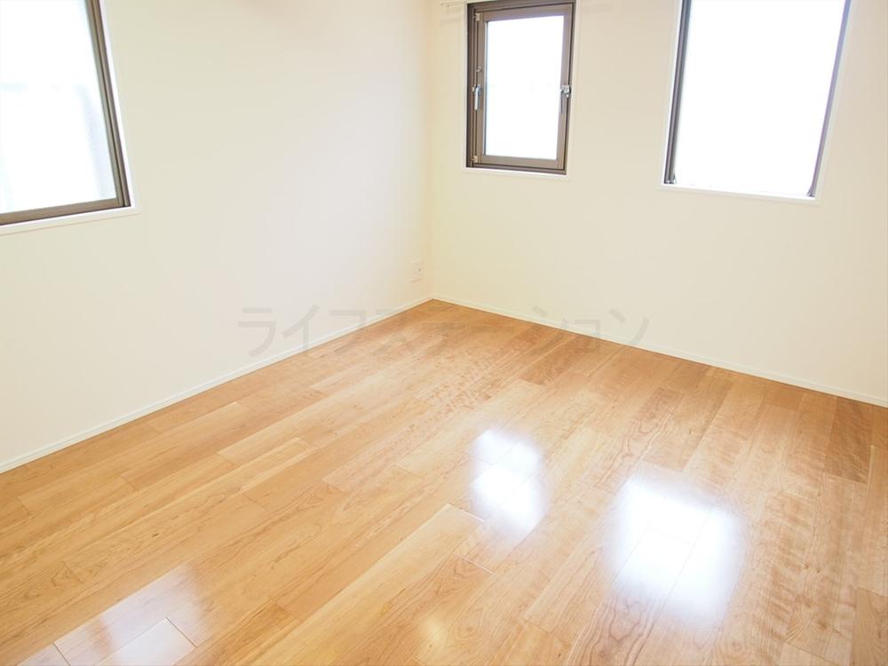 Non-living room. Indoor (12 May 2013) Shooting