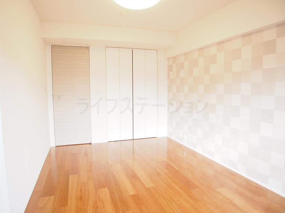 Non-living room. Indoor (12 May 2013) Shooting