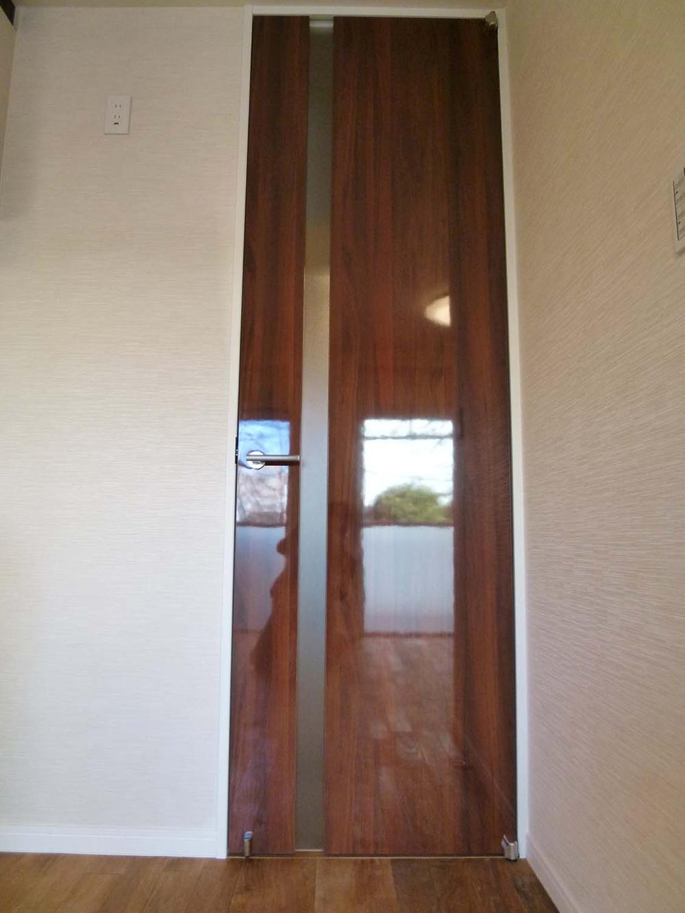 Other. Adopt a joinery with a height-to-ceiling full!