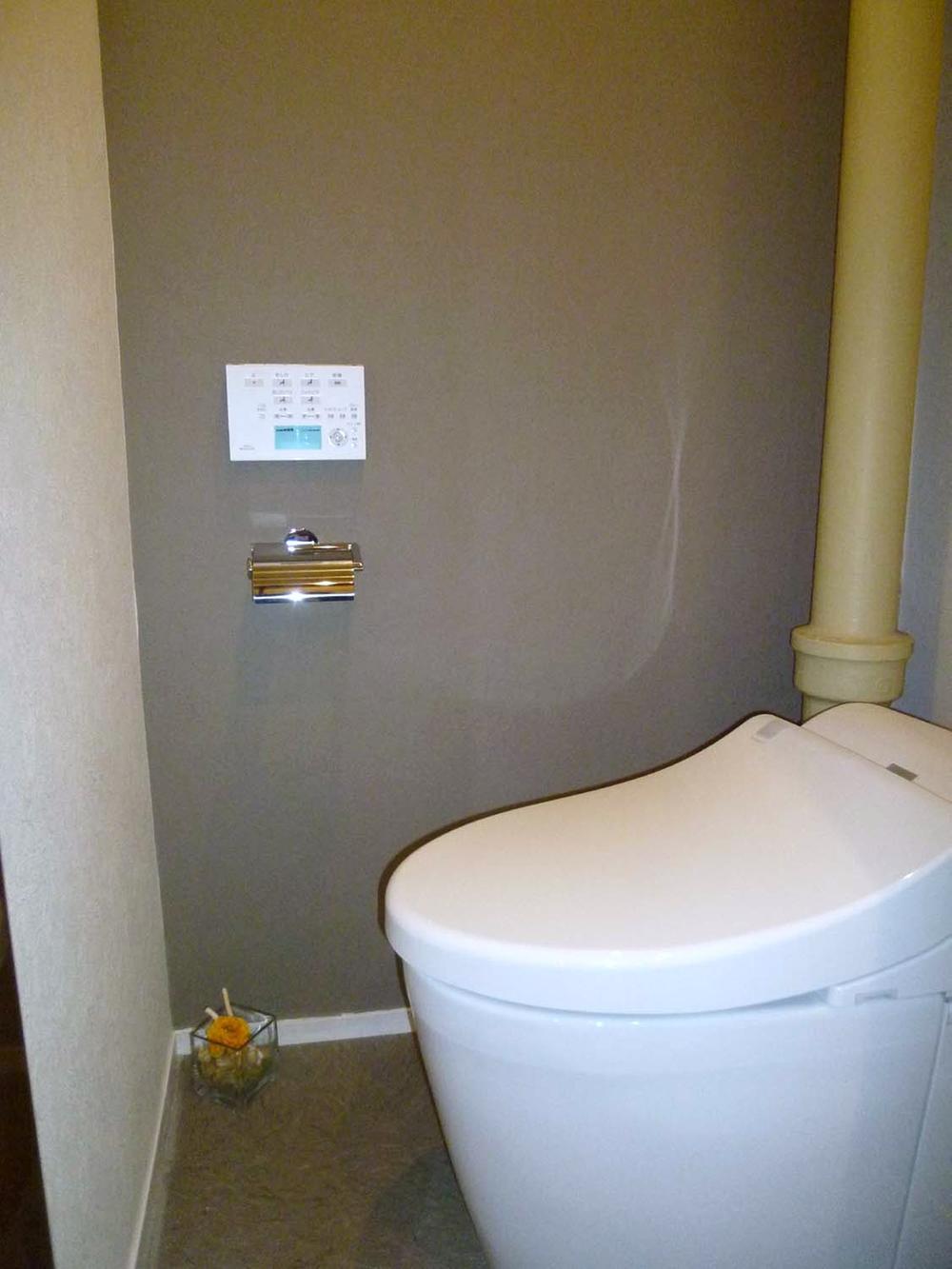 Toilet. □ ■ Tankless toilet ■ □