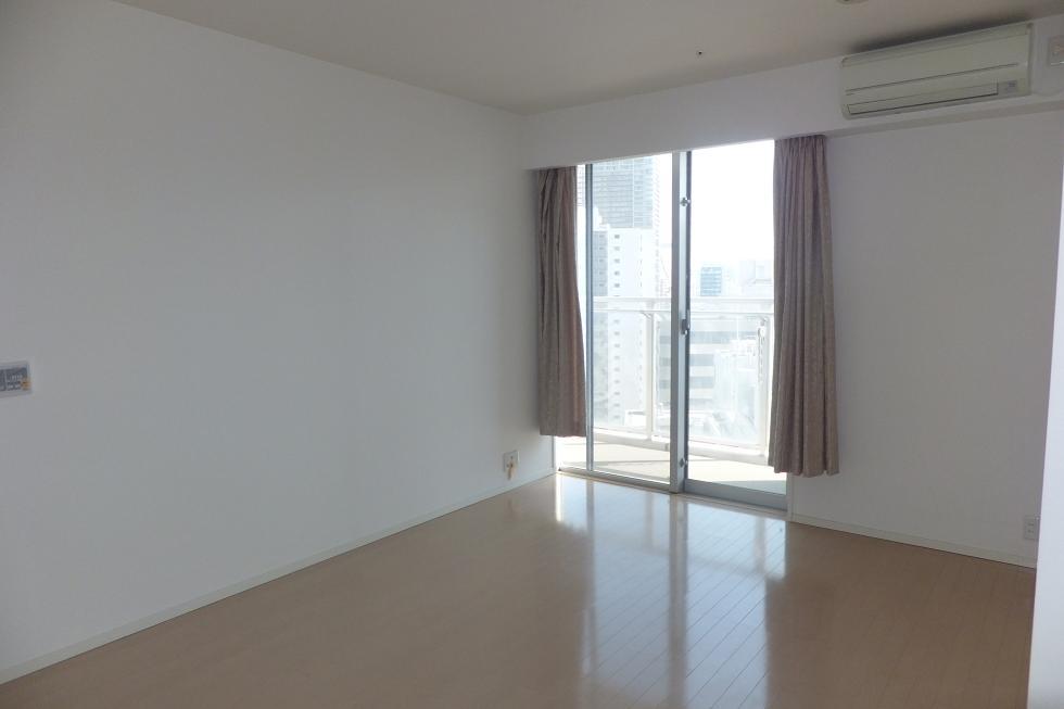 Non-living room. The main bedroom (11 May 2013) Shooting