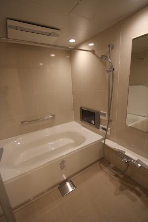 Bathroom. 1620 is the size. It has established a 15-inch TV in the mist sauna and YUGA (2013 November shooting).