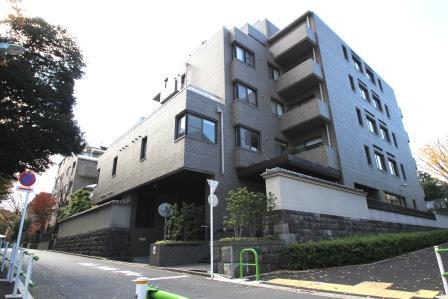 Local appearance photo. Total units 21 units of low-rise small, Shimizu Corporation is a new seismic apartment construction (November 2013).