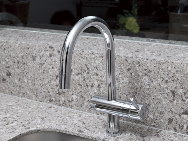 Kitchen.  [Kitchen Shower Faucets] Stylish adopted the easy-to-use Grohe manufactured kitchen faucet in. Since it pulled out the mouth portion is also useful in the pot wash. (Same specifications)