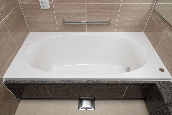 Bathing-wash room.  [Low-floor bathtub] Adopt a low-floor type bathtubs to lower the straddle sales to bathtub. To prevent a stumble, It is a specification that has been consideration to safety. (Same specifications)